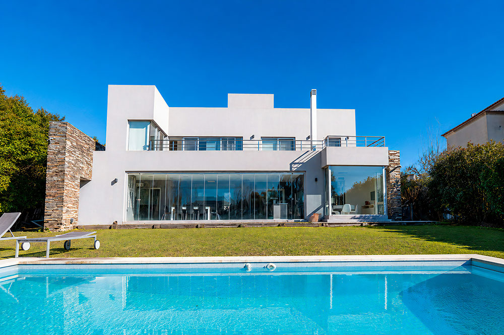 Exterior — Galería con cerramiento Reiki
